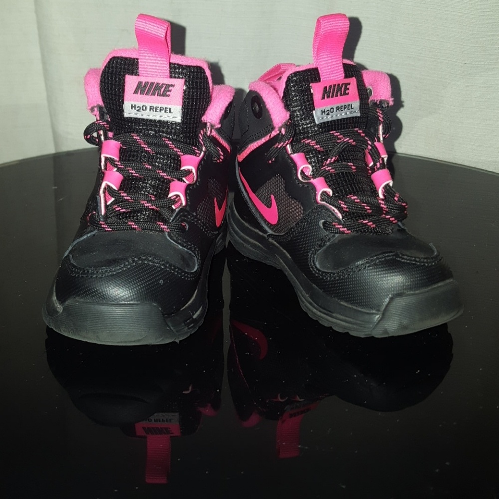 Brand new Nike Dual Fusion size 5c